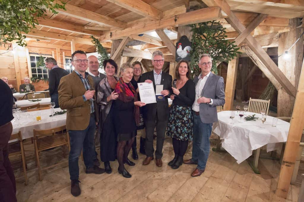 Ron Sman krijgt erepenning Zaanstad  foto Alfons van Schijndel