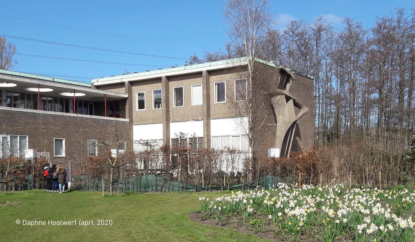 Groepje-bij-twee-meisjes-1-april