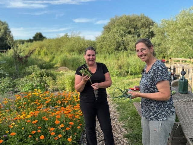 Vrijwilligers aan het werk in de Pluktuin Jagersveld